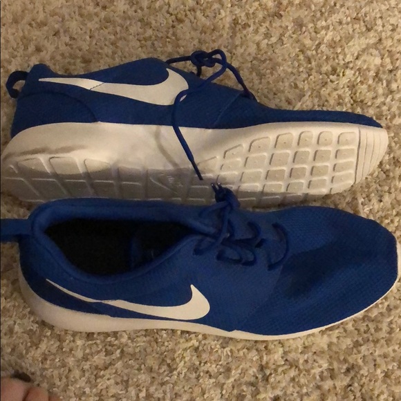 blue nike tennis shoes